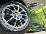 【15インチアルミホイール】外観にマッチしたアルミホイールを装着しております。各種アルミホイールや、スタッドレスタイヤも取扱いしております。是非ご相談ください♪