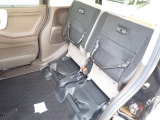 ◆チップアップ&ダイブダウン機構付【ULTR SEAT】は後席座面を左右分割で跳ね上げることができます。トランクで積載できない背の高い荷物をラクラク収納できます。ホンダ車ならではの人気装備です。