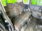 後部座席も気になるようなキズ・汚れやへたり等、大きなダメージはなく、良好な状態です。