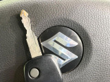 【キーレス】少し離れた場所からでもボタン一つでドアの開錠・施錠ができるのでとっても便利!ドアの鍵穴周りに傷をつけることもありません♪