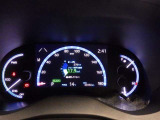 とっても見やすいメーターです。夜間時はラグジュアリーな気分にさせてくれる照明が魅力ですので、夜のドライブも楽しみになりますよ♪