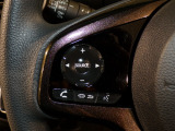 【ステアリングリモコン】ステアリングにオーディオ調節可能なスイッチが装備されていますので運転中でも視線をそらさずにオーディオの調節が可能です!