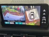 【マルチビューカメラシステム】専用のカメラにより、上から見下ろしたような視点で360度クルマの周囲を確認することができます☆死角部分も確認しやすく、狭い場所での切り返しや駐車もスムーズに行えます。