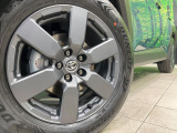 【グレード専用純正18インチアルミホイール】デザイン性の高い純正アルミホイールを装着しております。各種社外アルミホイールや、スタッドレスタイヤも取扱いしております。是非ご相談ください♪