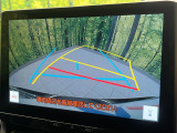 【バックカメラ】駐車時に後方がリアルタイム映像で確認できます。大型商業施設や立体駐車場での駐車時や、夜間のバック時に大活躍!運転スキルに関わらず、今や必須となった装備のひとつです!