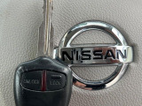 【キーレス】少し離れた場所からでもボタン一つでドアの開錠・施錠ができるのでとっても便利!ドアの鍵穴周りに傷をつけることもありません♪