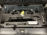 もしもの時に安心な工具やジャッキ、パンク修理キットがあります。