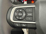 ナビゲーションやオーディオなどを取り付けた場合にはその操作がハンドルの手元でできるステアリングスイッチが付いてます