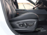 パワーシート搭載。微妙な調整が手軽にでき、ピッタリなポジションで運転することが可能です。