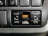後席の両側電動スライドドアは運転席側からも操作できます。ON/OFFの切り替えが出来ますので、状況によって使い分けられます。