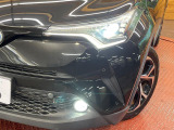 【シーケンシャルターンランプ付きLEDヘッドライト】人気の『流れるウィンカー』付きのLEDヘッドライトを装備♪高級感はもちろん、点灯時は存在感たっぷりで他車からも認識されやすく安心です。