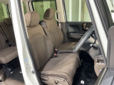 乗降がしやすい運転席。高さが調節できて小柄な方でも運転しやすいポジションをとることができます。