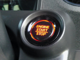 自然に手が届き、操作性の良い赤いボタンでエンジンスタート!!