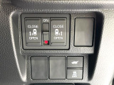 【両側パワースライドドア】スマートキーや運転席のスイッチで後席両側スライドドアの開閉が可能♪電動だから力を入れてドアを開ける必要が無く、小さなお子様でも簡単に開け閉めでき快適です♪