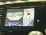 【マルチビューカメラシステム】専用のカメラにより、上から見下ろしたような視点で360度クルマの周囲を確認することができます☆死角部分も確認しやすく、狭い場所での切り返しや駐車もスムーズに行えます。