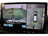 バックカメラを搭載しておりガイドラインも表示されますので車庫入れも安心ですね♪