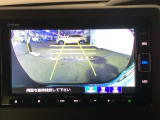 後方確認が便利なバックカメラ搭載、駐車時も安心です!!