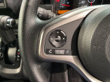 ステアリングにオーディオ操作スイッチが付いています。オーディオ画面に直接タッチしなくても操作が出来ますので、運転に集中できます。