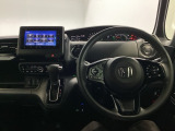 ホンダ純正メモリーナビ搭載なので、遠方へのドライブもお任せ下さい!ステアリング左手側にオーディオ関連のコントロールスイッチを配置しています。操作時は視線を逸らすことなく運転に集中できます