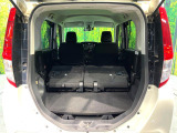 普段のお買い物や通勤、送迎等に十分な荷室スペースを確保しております。セカンドシートを倒すと、大きな荷物の積載も可能です♪
