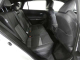 後部座席も当然、綺麗・清潔に仕上げております。内装の綺麗なお車は気持ちが良いですね。