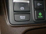 【ブレーキホールド】信号待ちなどでブレーキを踏み続けなくともブレーキがキープされます!アクセルペダルを踏むと解除され発進することが可能です!