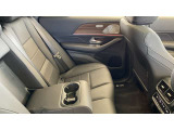 【シート構造(サポート)】人間工学・生理学に基づき設計され、着座した際に背骨は理想的なS字カーブを描き、乗員の背中や腰をサポートし、長時間乗車でも疲労を最小限にしてくれます。
