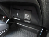 【POWEROUTLET】12V電源ソケットを設置しております。周辺機器の充電にご利用頂けます☆
