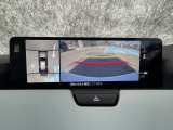 狭い場所での駐車やすれ違いなどでより的確な運転操作に役立つ360&deg;ビューモニターが装備されています。