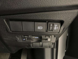 対向車がいないとき、見通しの悪い道路は暗くて怖いですよね。。。こちらのクルマはオートマチックハイビーム搭載です!対向車の有無で自動でハイ・ロウビームに切り替えます。