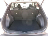 ラゲッジスペースは十分な広さを確保しています。日常のお買い物にも大活躍!積み下ろしも楽々ですよ。