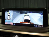 バックモニター付き。駐車の際のサポートとなり、必須アイテムのひとつですよね。それでも、バックする際は必ずご自身の目で確認をしてください。パノラミックビューで上から見下ろした視点でも確認できます!