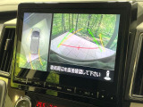 【マルチアラウンドモニター】専用のカメラにより、上から見下ろしたような視点で360度クルマの周囲を確認することができます☆死角部分も確認しやすく、狭い場所での切り返しや駐車もスムーズに行えます。