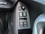 【電動格納ミラー】運転席のスイッチで、ドアミラーの開閉や角度の調整ができます。