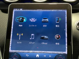 新しくなったセンターコンソールはスマートフォンを操作するような感覚でナビから車両の設定までが可能です。