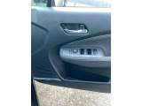 全席パワーウィンドウとなっています。運転席はオートになっているのでワンタッチ開閉することが出来ます。