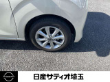 【アルミホイール】高級感引き立てる純正アルミ。止まってても走ってても存在感あります。