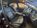 【レザーシート】高級感溢れる車内を演出します。査定アップも期待できるオプションです!
