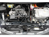 エンジンルームの樹脂部分は丁寧に磨いてツヤをだしています。当社の中古車のエンジンルームクリーニングはとても自信があります★