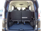 【ラゲッジスペース】しっかり容量が確保されていてます。バックドアも大開口で荷物の出し入れがしやすいです♪