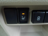 運転席にお座りの方のためにシートヒーターを装備!