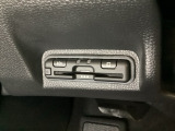 ハンドルの左下にETCがついています。高速道路の料金所の通過も楽々です!。 カードの取り出しもしやすい場所についています。