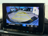 駐車時の安全確認をサポートするバックカメラも使用できます。インターナビで様々な情報を得ることもできます。