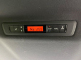 【リアオートエアコン】広い後部座席には必須の機能!風量や温度を自動で調整し前席と同様な車内環境にしてくれるリアオートエアコンを装備。夏の暑さも冬の寒さもストレスなく快適にお過ごしいただけます♪