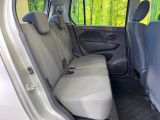 後部座席も気になるようなキズ・汚れやへたり等、大きなダメージはなく、良好な状態です。