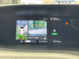 【アラウンドビューモニター】専用のカメラにより、上から見下ろしたような視点で360度クルマの周囲を確認することができます☆死角部分も確認しやすく、狭い場所での切り返しや駐車もスムーズに行えます。