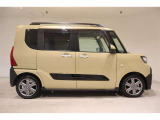 運転席側の真横からのサイドフォルム、シンプルで飽きのこないスタイリッシュなスタイルですね!乗降しやすそうなのがわかります。