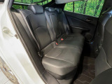 後部座席も気になるようなキズ・汚れやへたり等、大きなダメージはなく、良好な状態です。