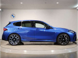 【BMWの伝統-3】BMWのお車は、&ldquo;駆け抜ける歓び&rdquo;を体現しております。走行の安定性とコーナリングの良さを追求し、思い通りにハンドルの操作可能です。