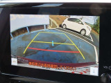 バックモニター付きでガイドラインがモニターに表示され、車庫入れや縦列駐車などの際に役立ちます!